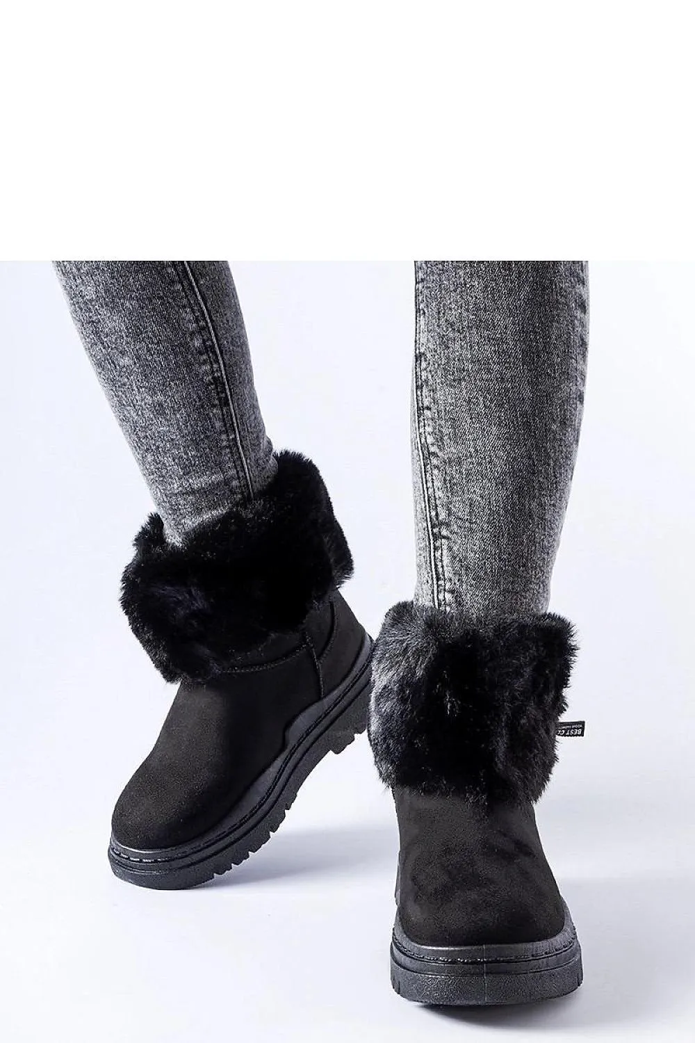 Black insulated snow boots with a zipper