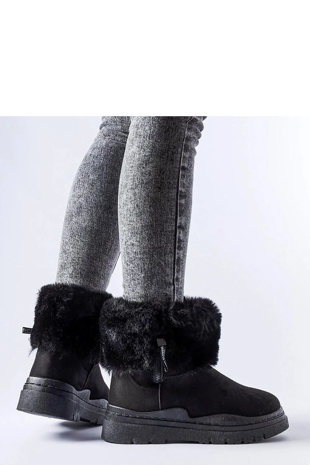Black insulated snow boots with a zipper