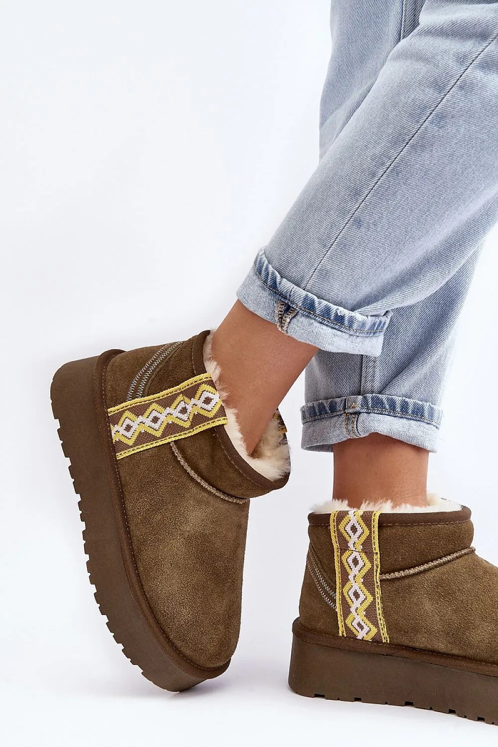 Snow boots