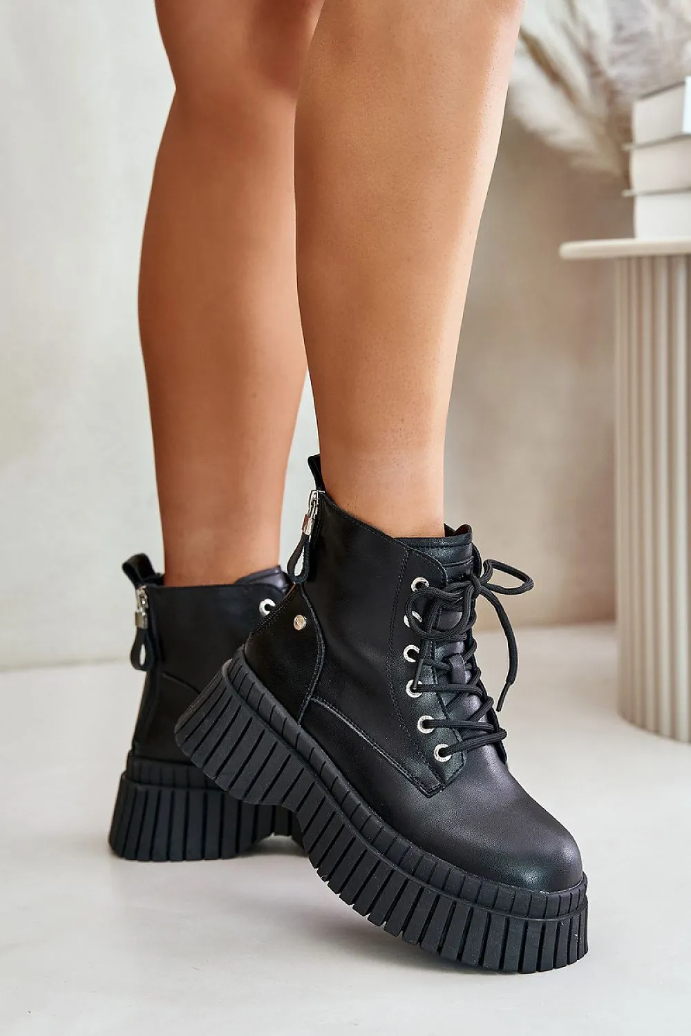 Trapper shoes