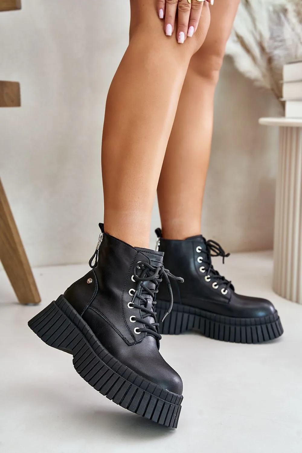Trapper shoes