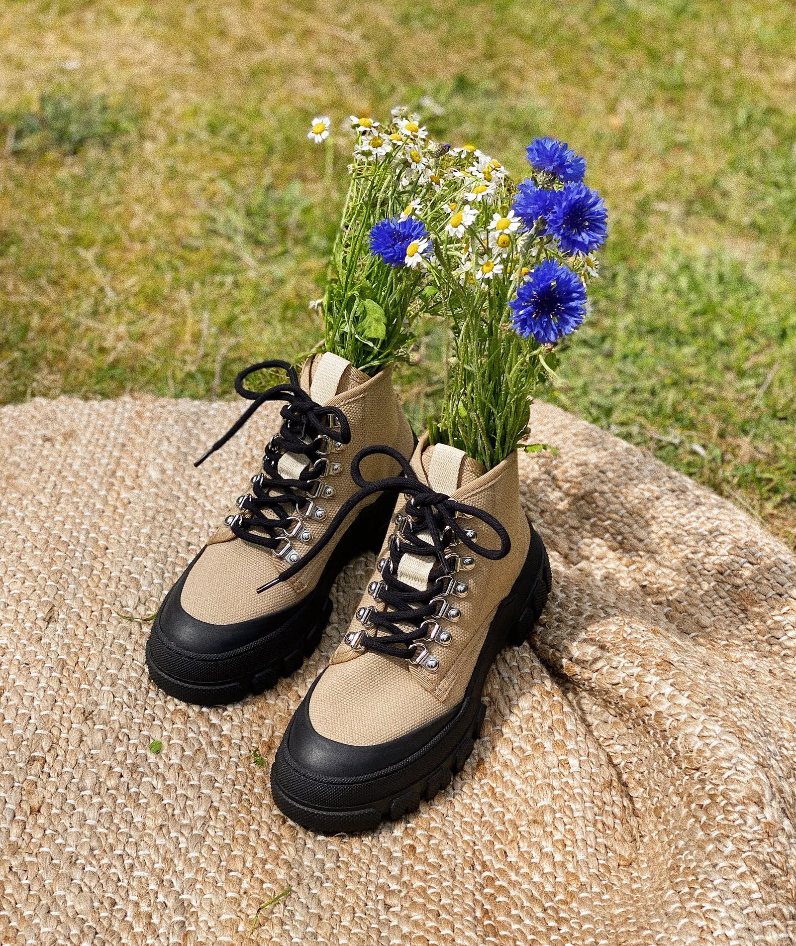 Twig High - Taupe / Black